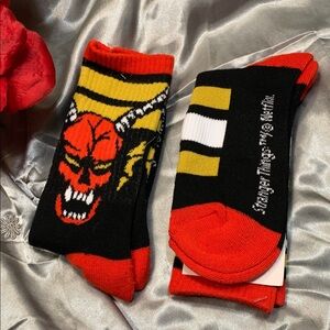 🌹STRANGER THINGS - 2 Pair New Graphic Design UNISEX Socks - Black and Red